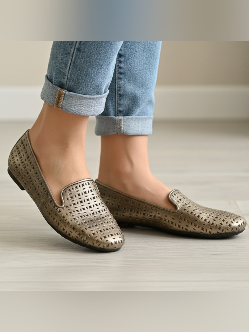 Aerosole You Betcha Loafer metallic Pewter leather Size 8.5 slip on flat cut out